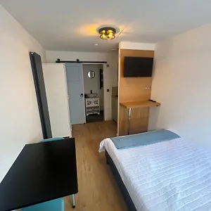  Apartment Teddington Little Gem